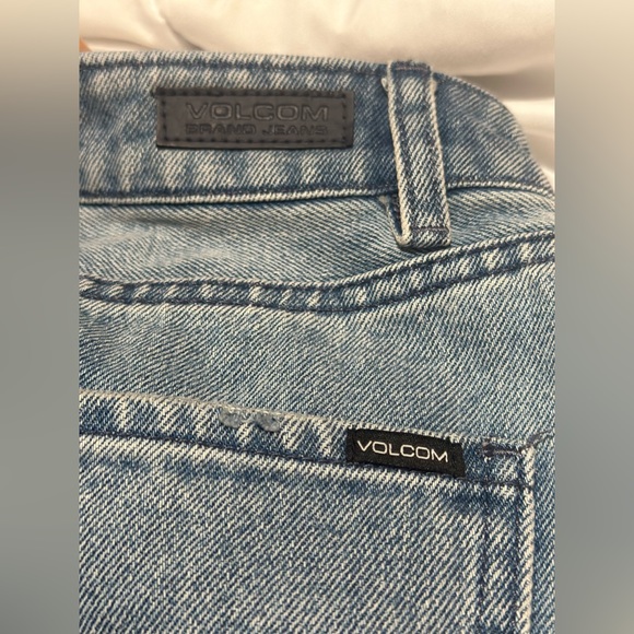 VOLCOM HIGH RISE DISTRESSED DENIM MINI SKIRT - Picture 5 of 6